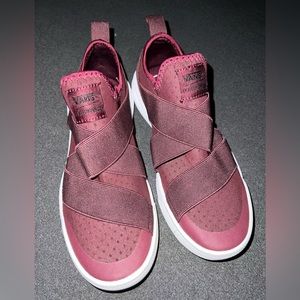 Womens 9/ Mens 7.5 Burgundy UltraRange Gore Slip On Shoes